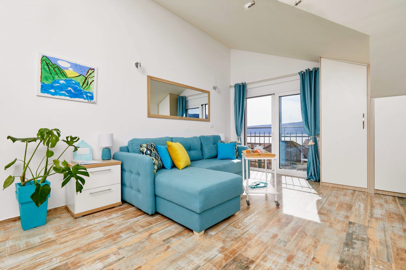 Tivat, 18tivat.kotor.budva.montenegro.parken.strand.meerblick.sonne.ferienwohnung.ferienwohnung.bergtouren.entspannen