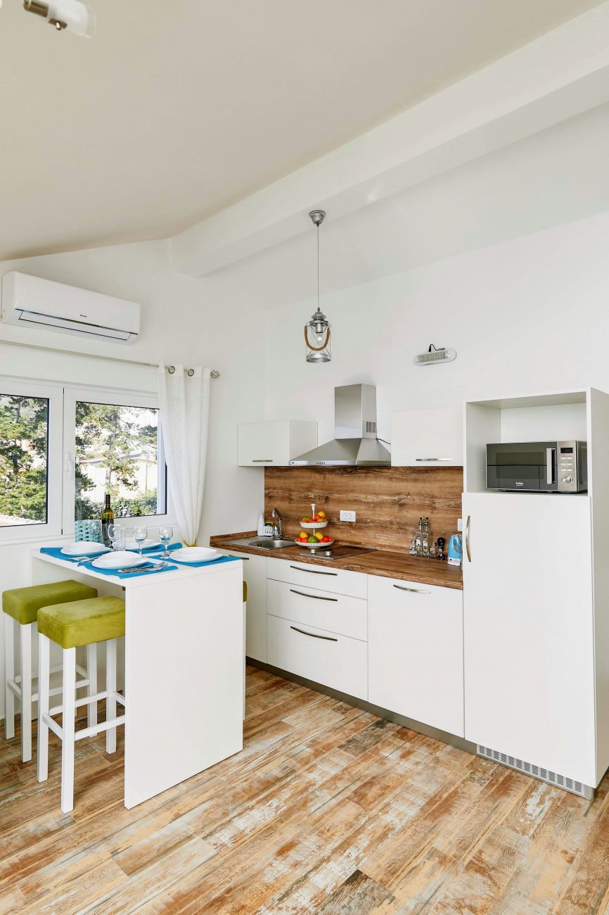 Tivat, 20tivat.kotor.budva.montenegro.parken.strand.meerblick.sonne.ferienwohnung.ferienwohnung.bergtouren.entspannen